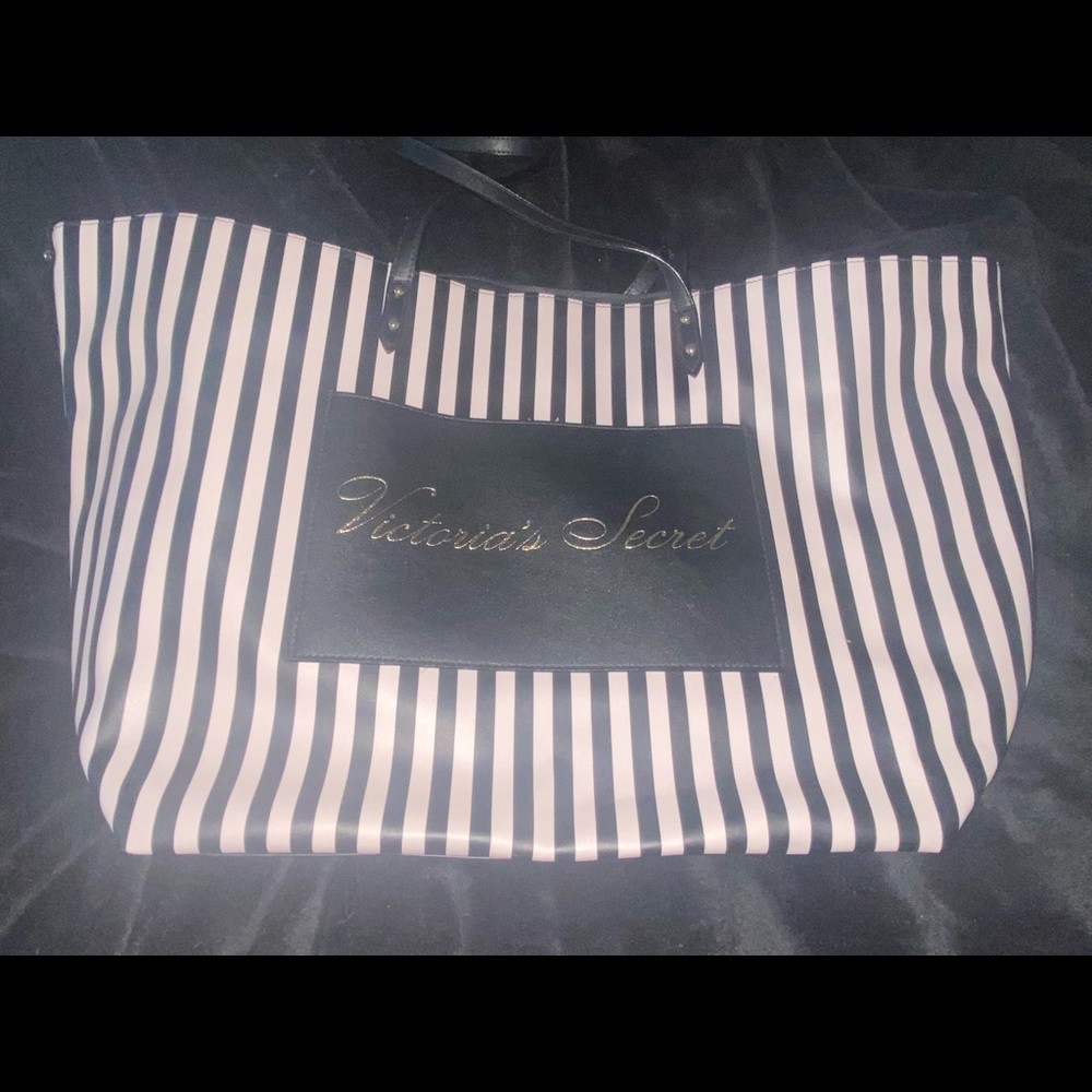 VS Weekender bag, brand new and never used!